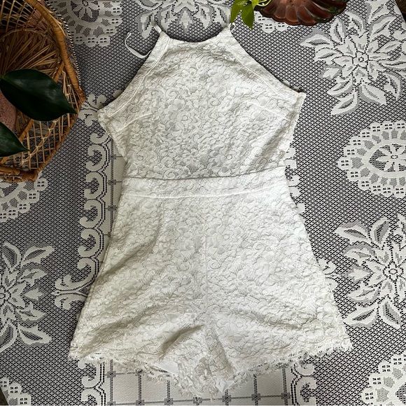 White lace halter romper with open back size small - Picture 1 of 10